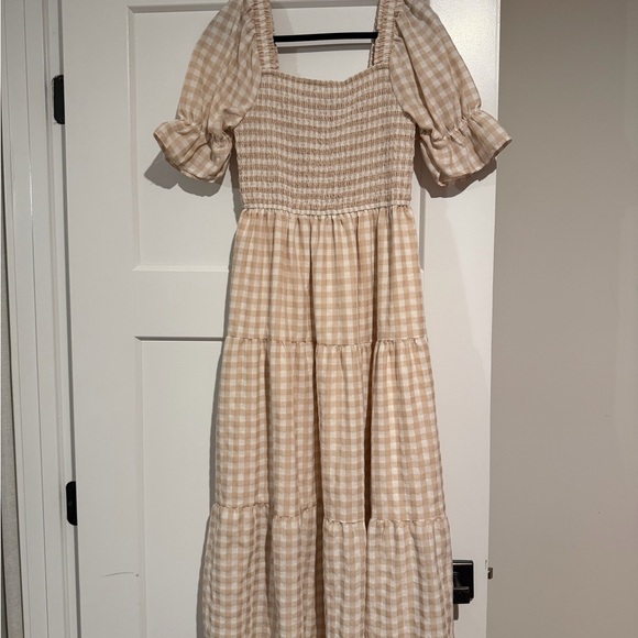 Dresses & Skirts - Elegant Beige Gingham Dress